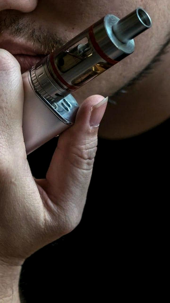 Сеченовский университет исследует влияние вейпов на здоровье горла