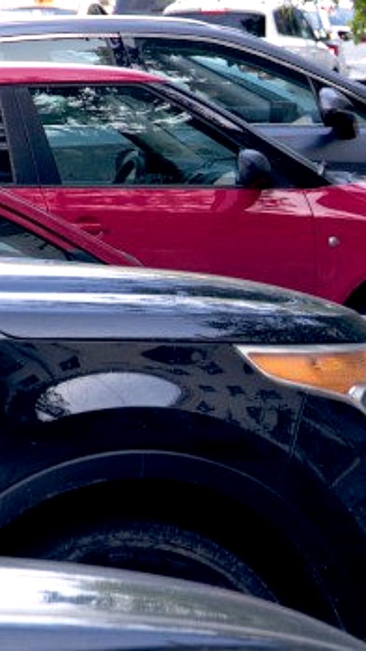 В Челябинске система фотофиксации парковок на газонах выявила 85 тысяч нарушений