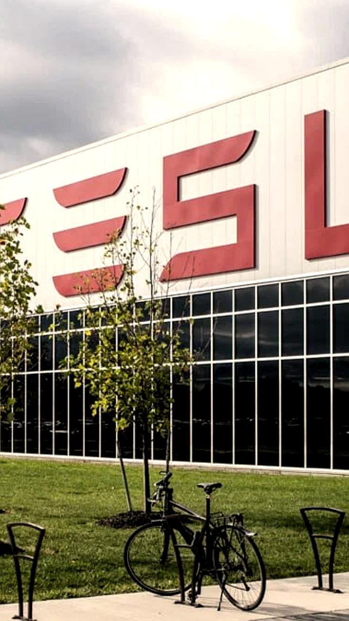 Уход руководителя проекта Cybertruck из Tesla на фоне низких продаж