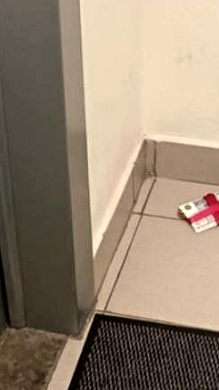 В Митино в подъезде дома нашли пачку с ненастоящими деньгами