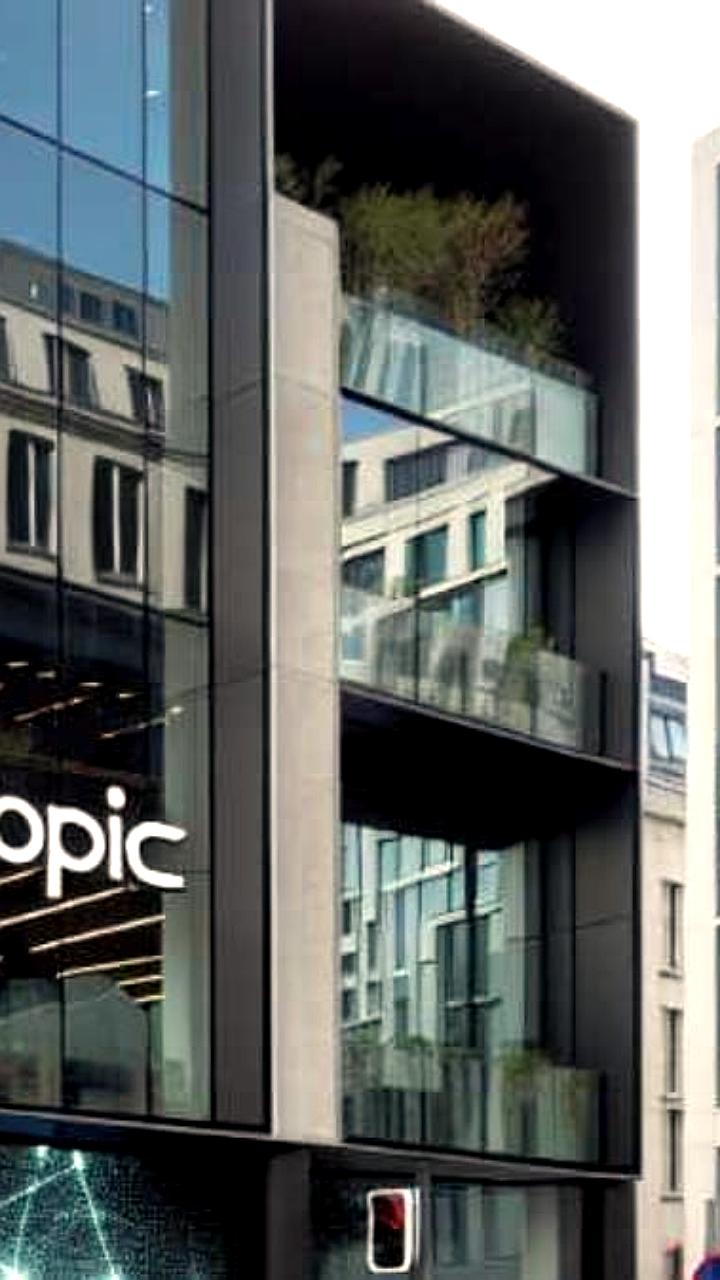 Microsoft инвестирует 10 миллиардов в дата-центр ИИ в Португалии