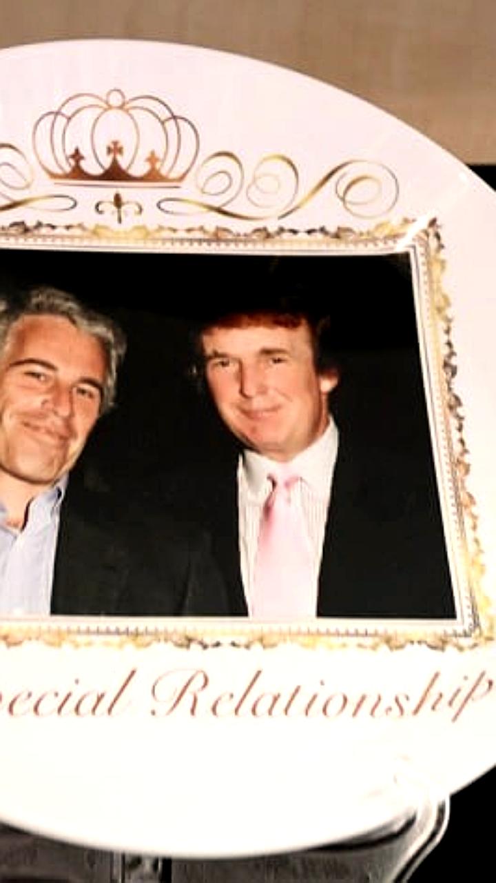 Демократы требуют расследования связей Трампа с Эпштейном