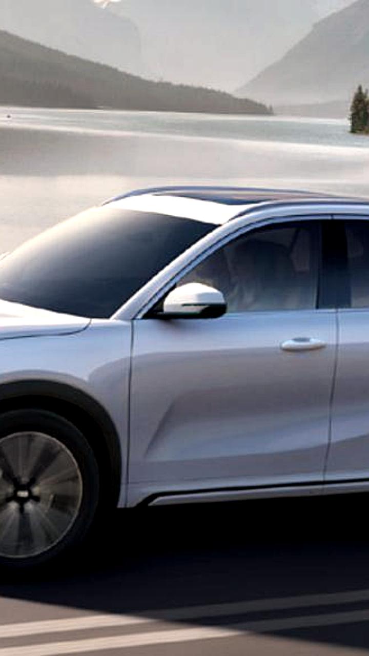 Geely EX5 EM i: Первый гибридный кроссовер в России с ценами от 3,57 млн рублей