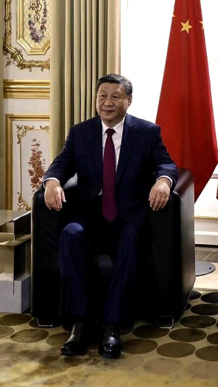 Макрон обсуждает приглашение Си Цзиньпина на саммит G7 во Франции в 2026 году