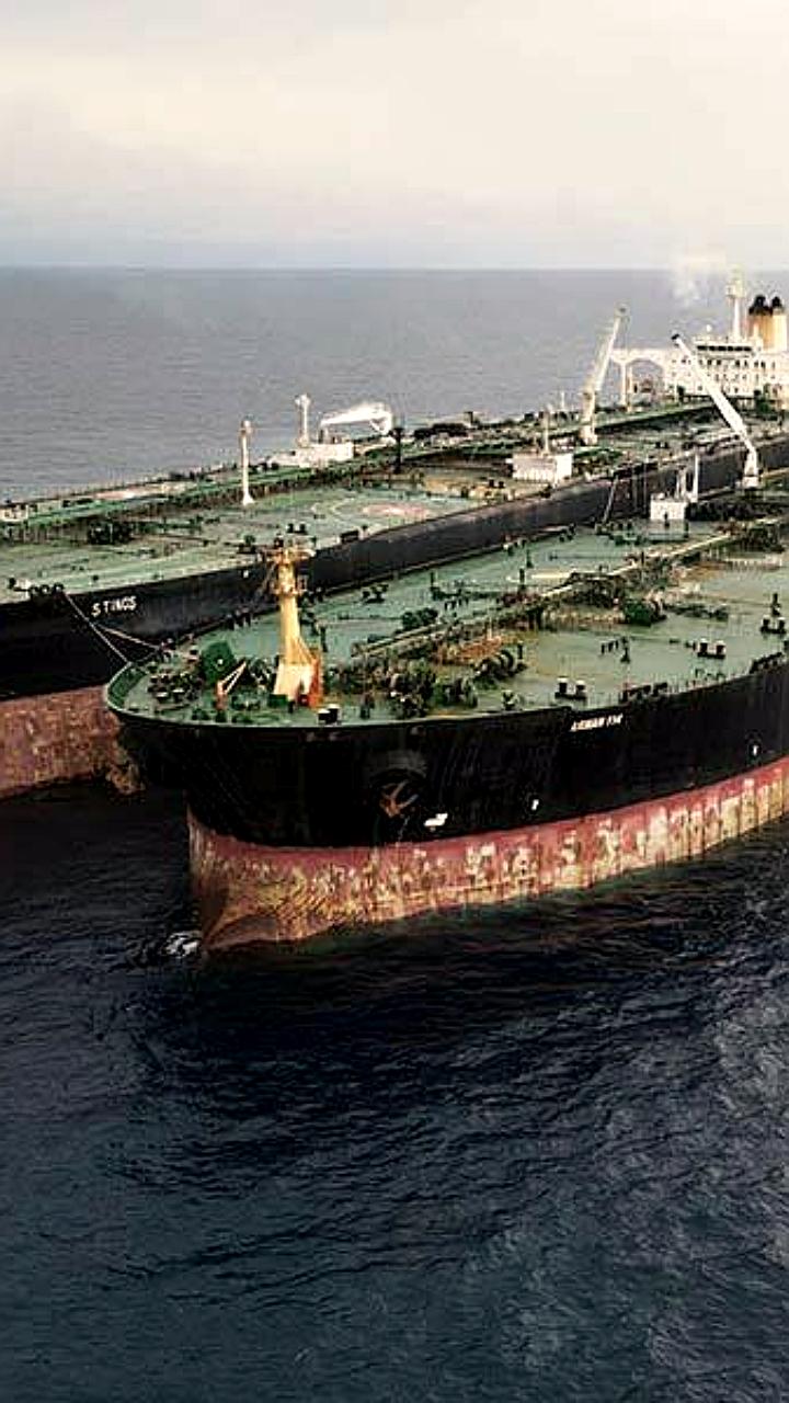 Мировые танкеры накопили миллиард баррелей нефти из-за санкций против России, Ирана и Венесуэлы