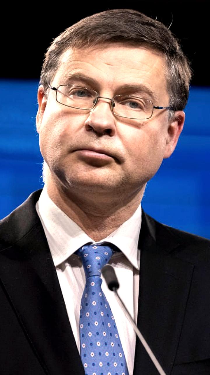 ЕС приостанавливает обычные кредиты Украине из-за экономической нестабильности