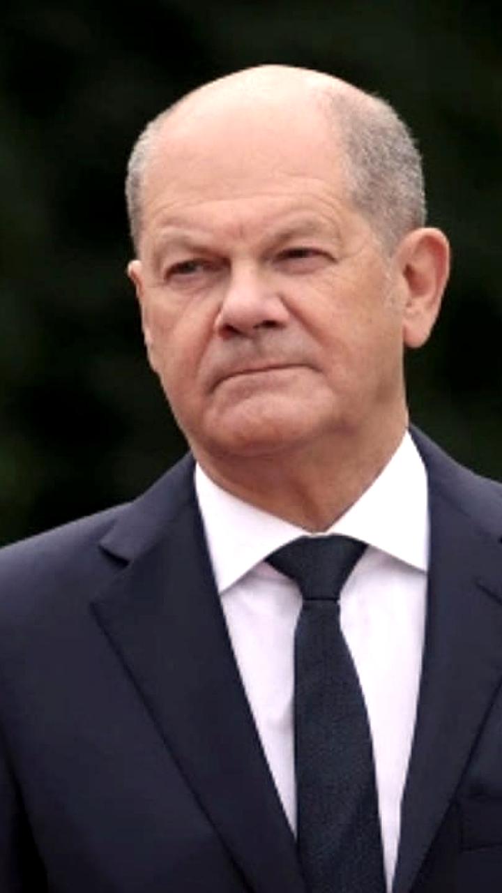 Олаф Шольц объяснил причины распада правительства из-за финансирования Украины