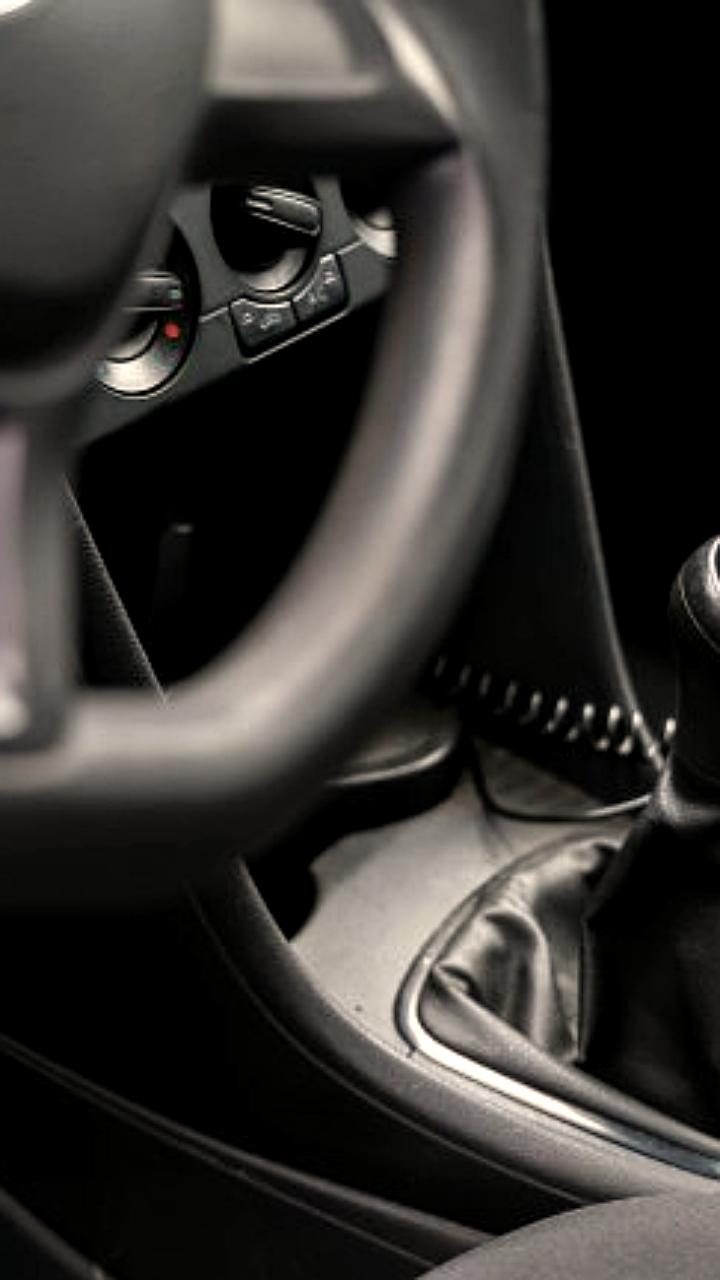 В Новосибирске бизнесмен лишился двух внедорожников за долги