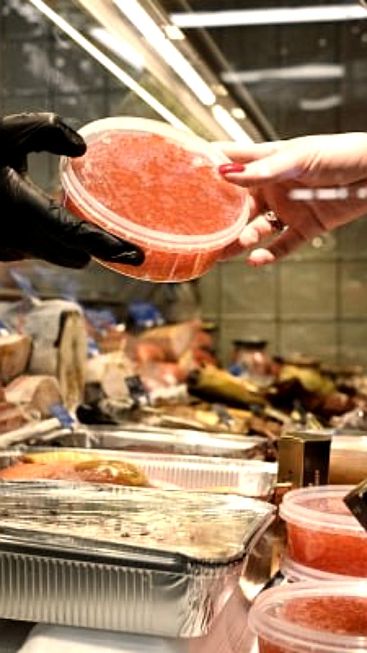Красная икра подорожала на 33%: спрос на натуральный продукт растет