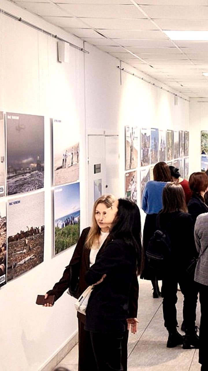 Выставка 'Чистая Арктика' открылась в Мурманске, демонстрируя волонтерские достижения