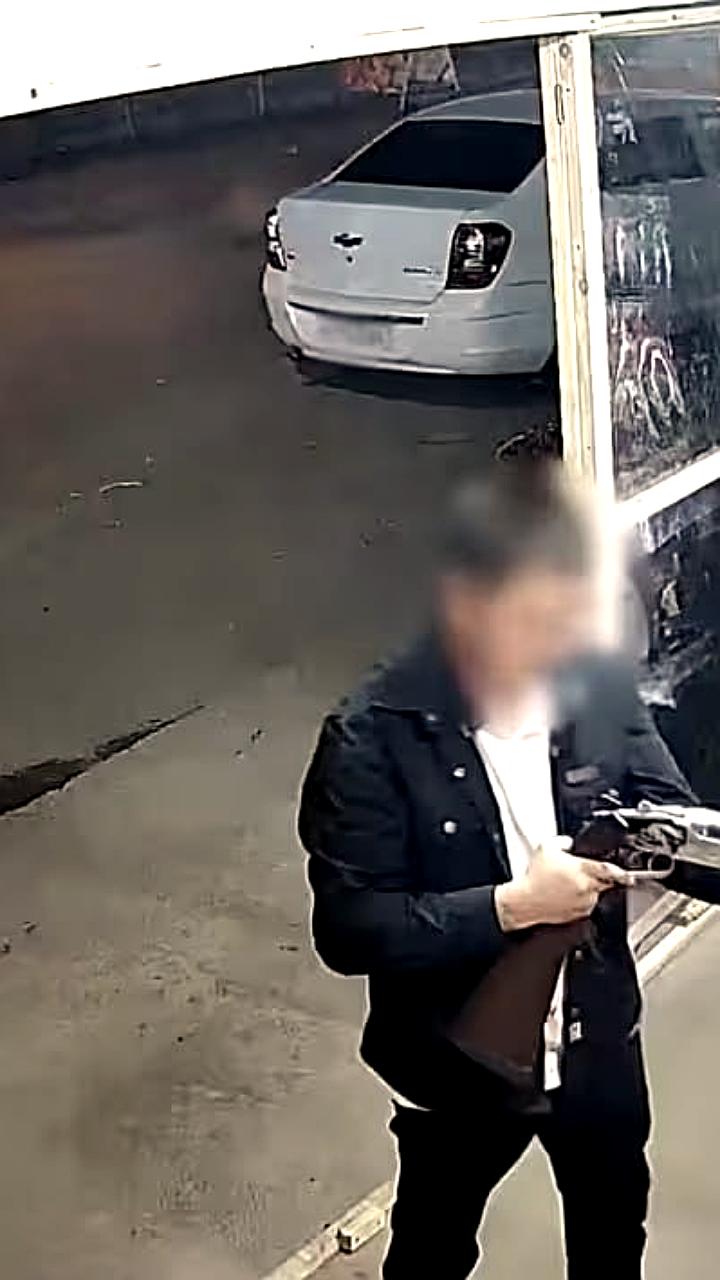 Мужчина с ружьем устроил дебош в магазине Ташкентской области