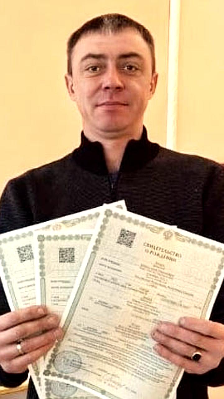 В Приморском районе зарегистрированы юбилейные рождения: новорожденный Иван и двойня Матвей и Глеб