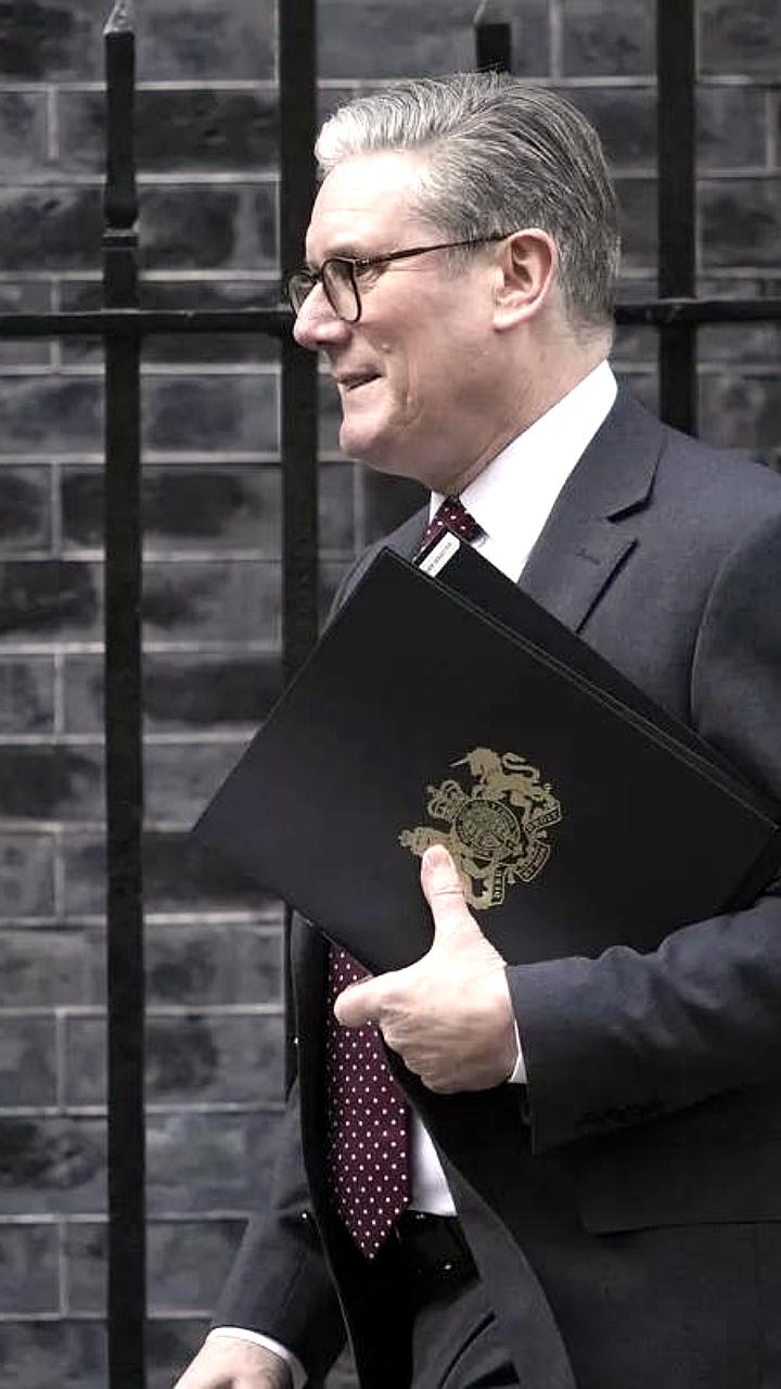 Кабмин Великобритании требует отставки главы аппарата Стармера