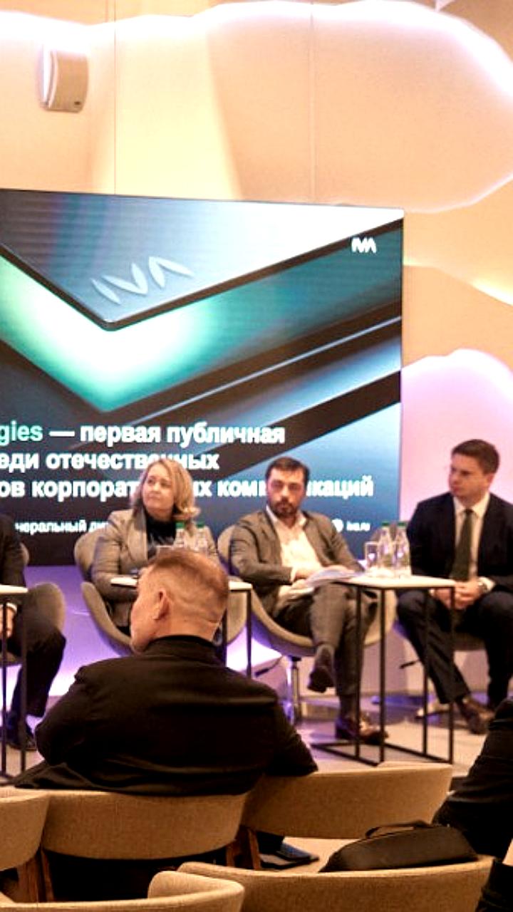 Станислав Иодковский обучает компании Базис стратегии IPO на акселерационной программе