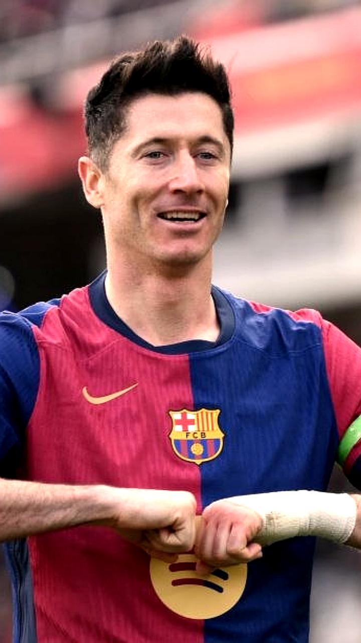 Левандовский не планирует завершать карьеру после контракта с Барселоной