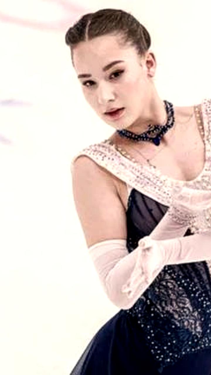 Аделия Петросян и Ринка Ватанабе лидируют на Гран-при по фигурному катанию