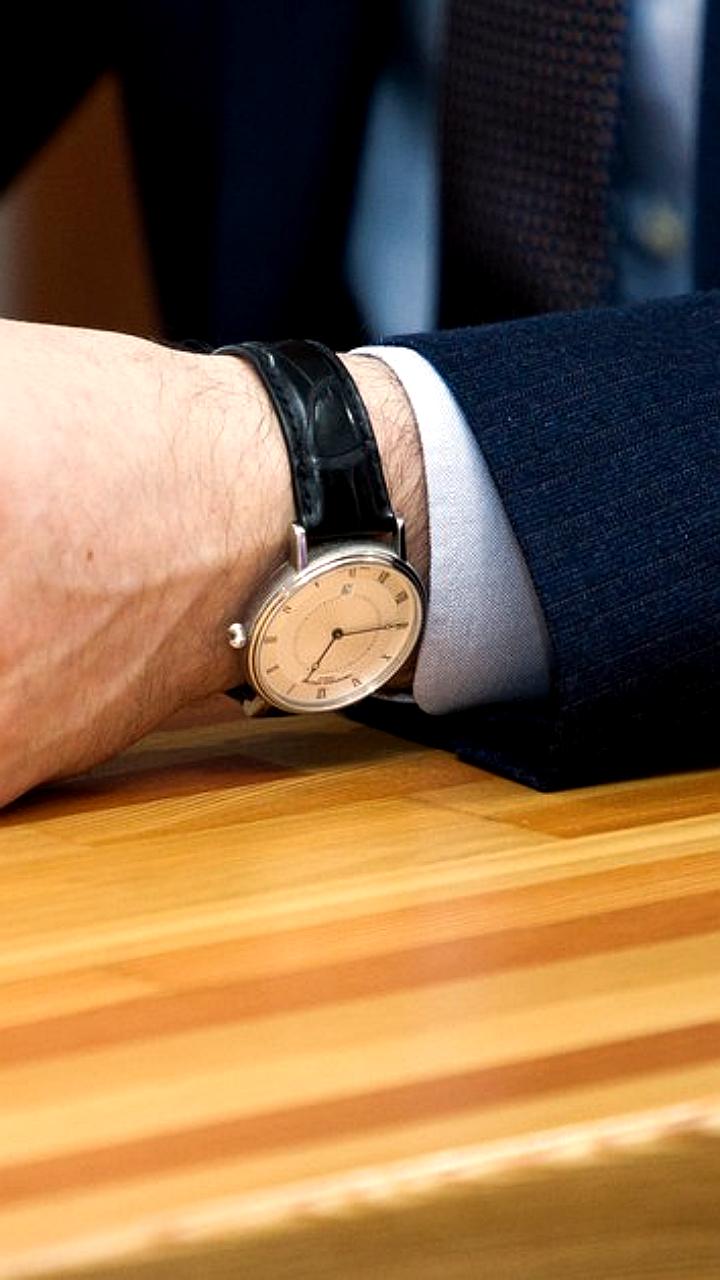 Россиян предупреждают о возможных штрафах за двери, открывающиеся наружу