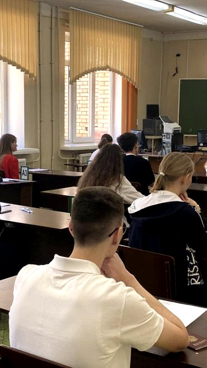 Рособрнадзор подтвердил возможность пересдачи ЕГЭ и отказался от разделения экзамена по русскому языку