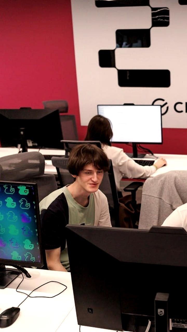 Школа 21 от Сбера запускает новые IT специальности для удовлетворения спроса