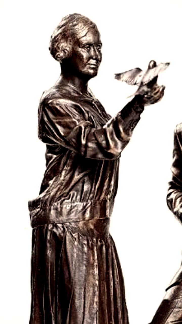 Открытие памятника народным артистам Виталию Венгеру и Наталии Королевой в Иркутске