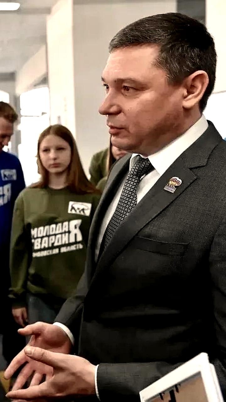 Губернатор и Путин поздравили Молодую гвардию с 20-летием