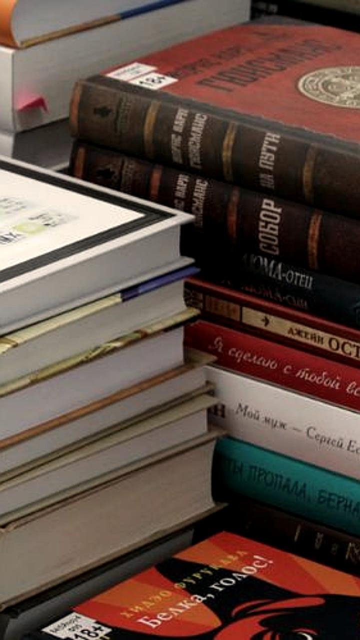 ВЦИОМ: Россияне предпочитают художественную литературу социальным сетям