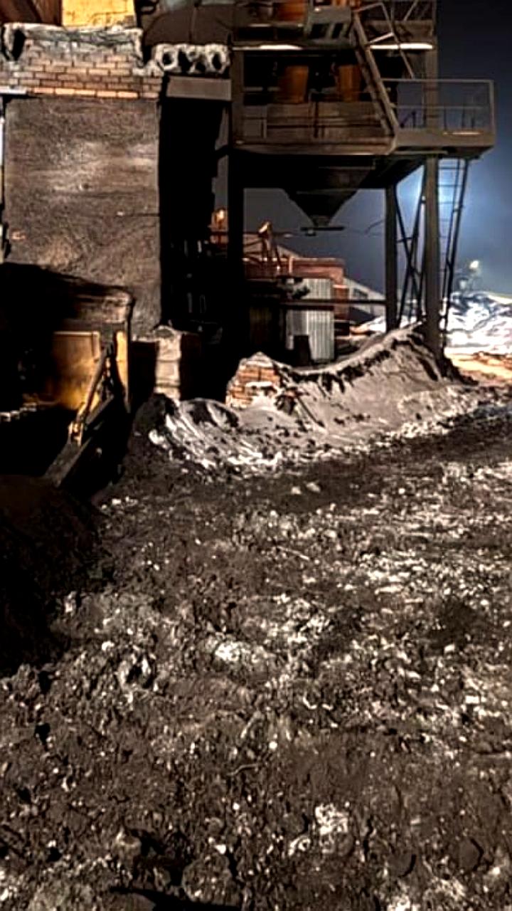 Трагический инцидент в Улан-Удэ: машинист погиб под бульдозером