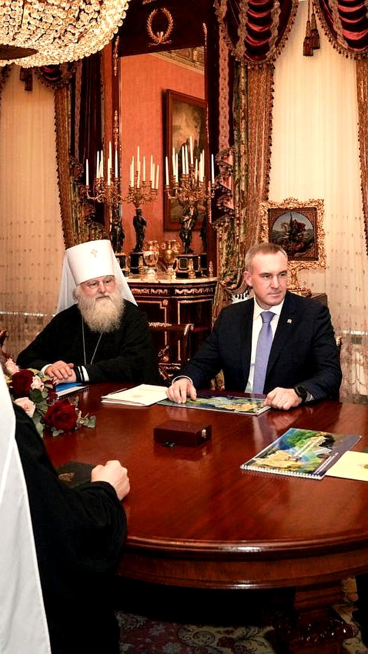 Путин наградил Руслана Кухарука и митрополита Павла орденом Дружбы за достижения в сотрудничестве и благотворительности
