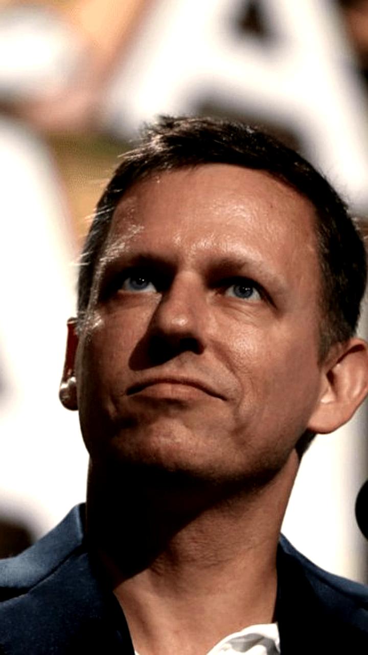 Питер Тиль и SoftBank избавляются от акций NVIDIA amid concerns of market bubble