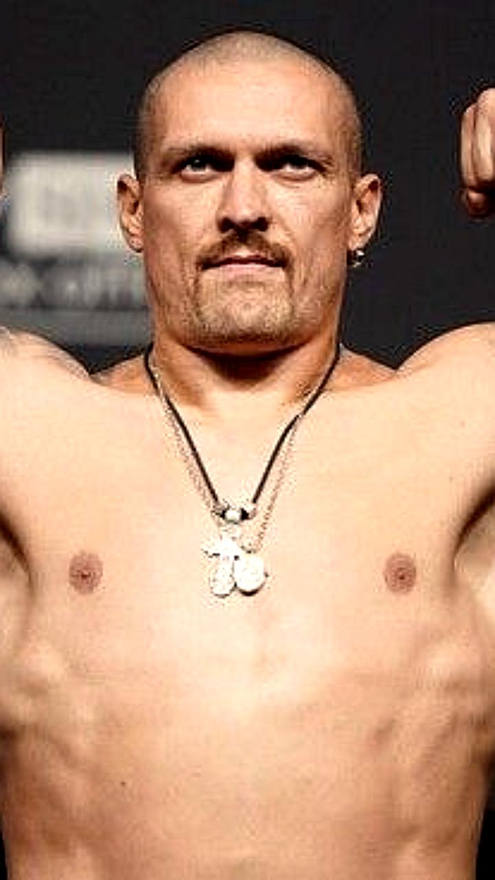 Александр Усик освободил пояс чемпиона мира по версии WBO