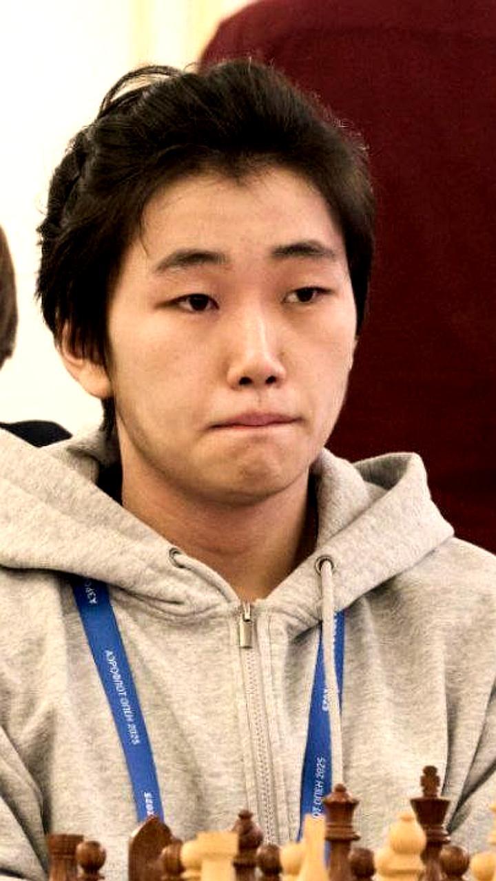 Эрдэм Хубукшанов стал международным гроссмейстером на Кубке президента Таджикистана