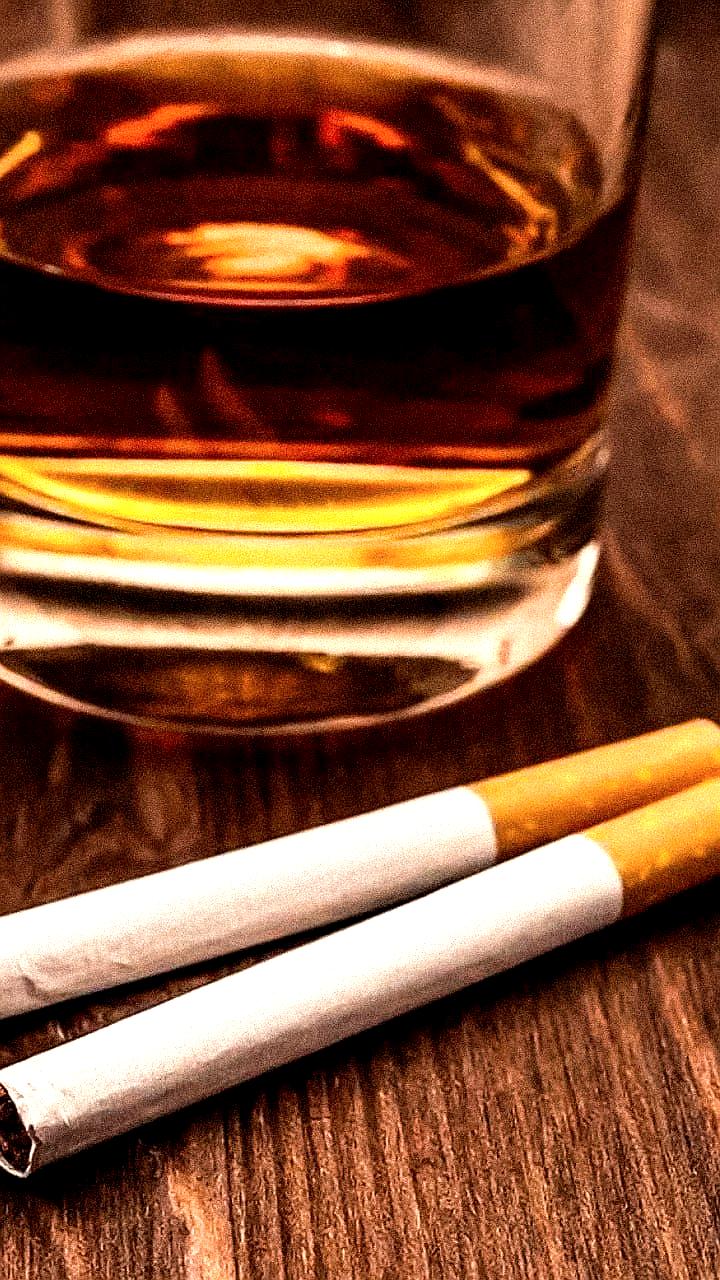 Депутаты предлагают ввести сбор совести для алкогольных и табачных компаний в России