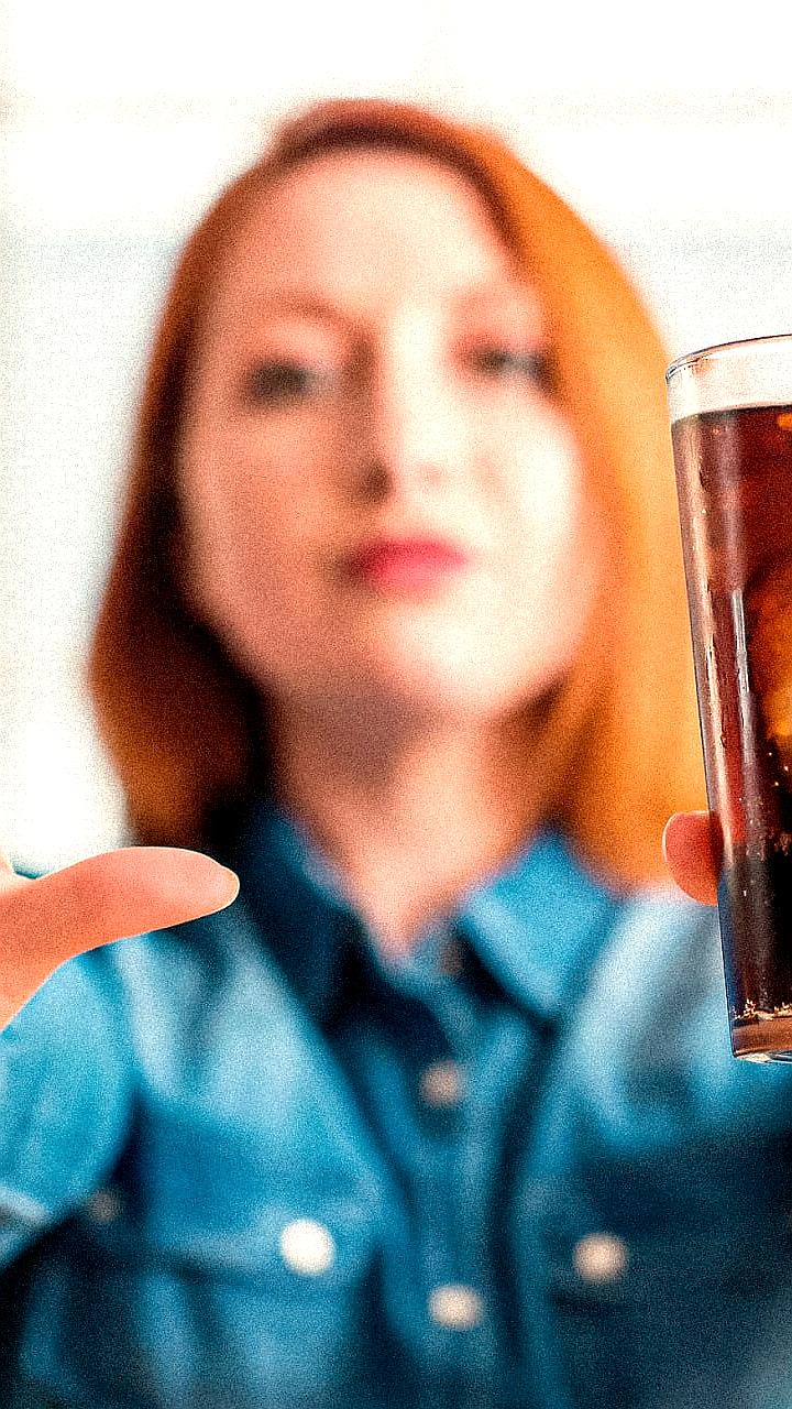 Исследование связывает потребление сладкой газировки с риском депрессии у женщин