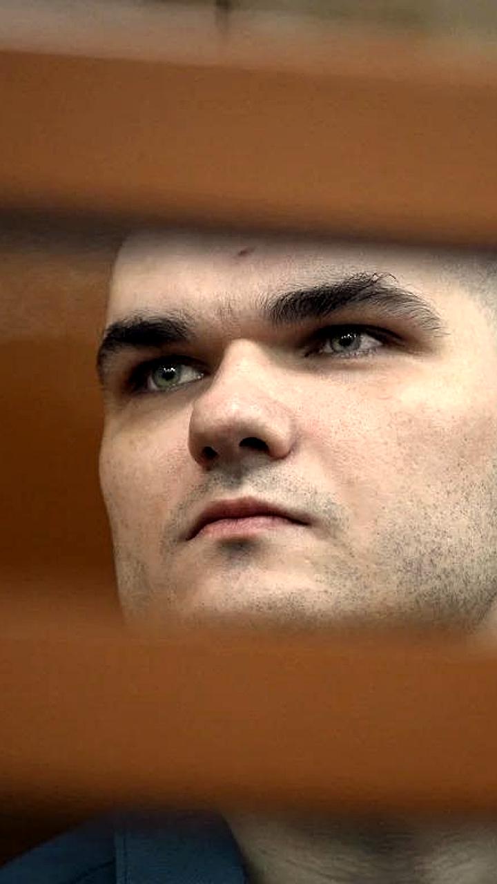 Прокуратура требует 28 лет строгого режима для Евгения Серебрякова за подрыв автомобиля с офицером ГРУ