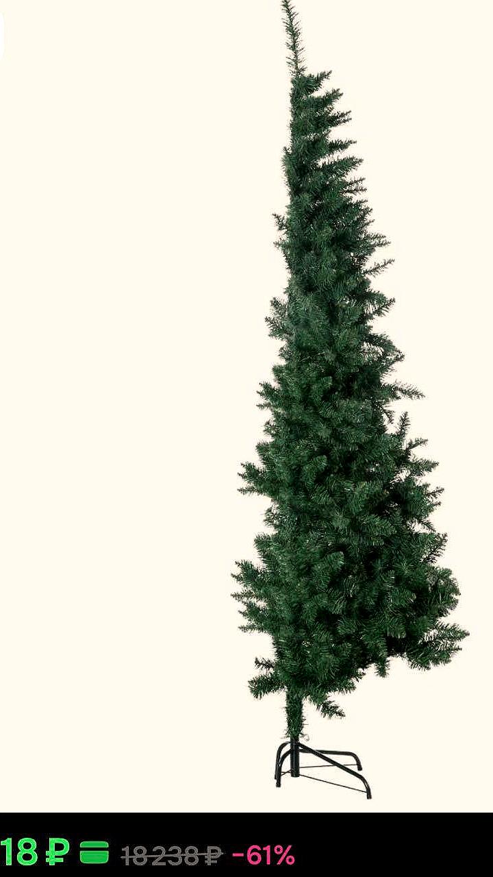 В России представлены елки-половинки для компактных пространств