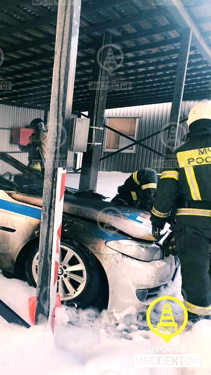 Подросток из Узбекистана поджег патрульный автомобиль в Санкт-Петербурге
