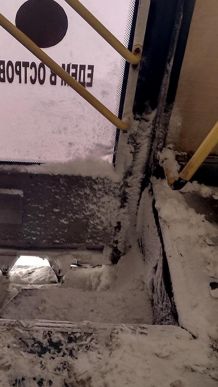 Пассажиры недовольны состоянием пригородных автобусов в Южно-Сахалинске