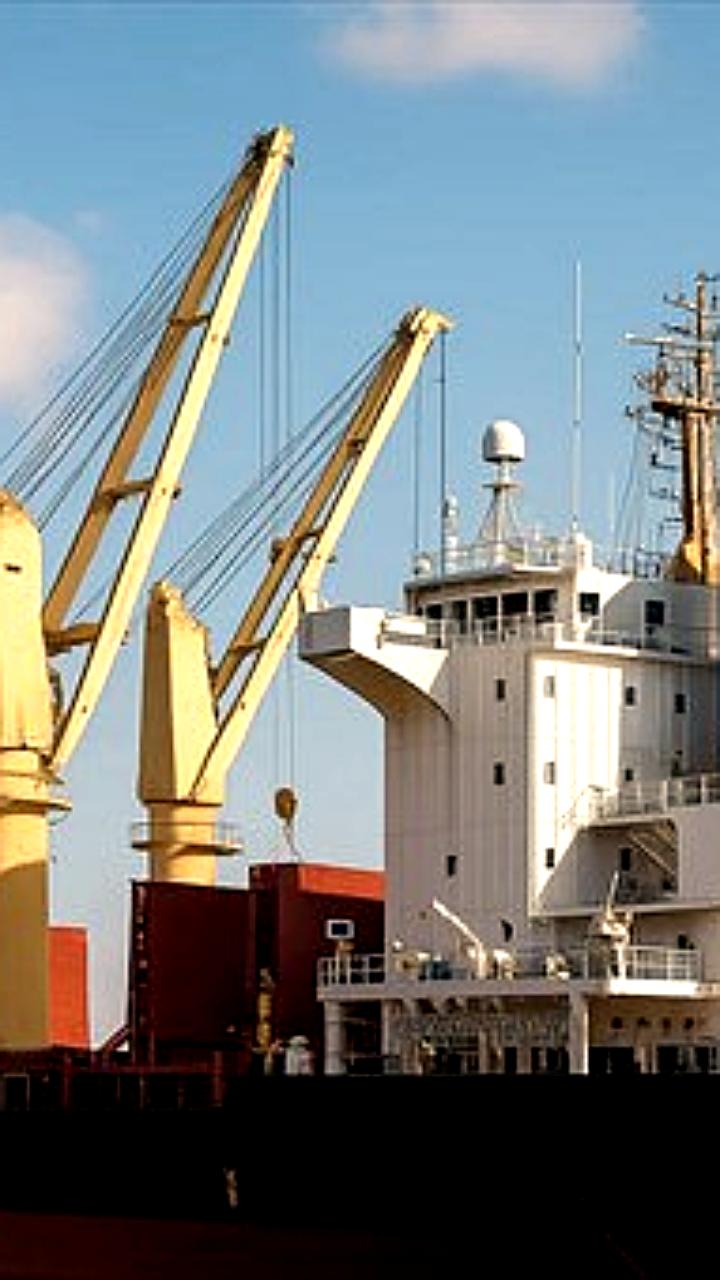 Дефицит торгового баланса США сократился на 24% в августе после введения пошлин Трампа