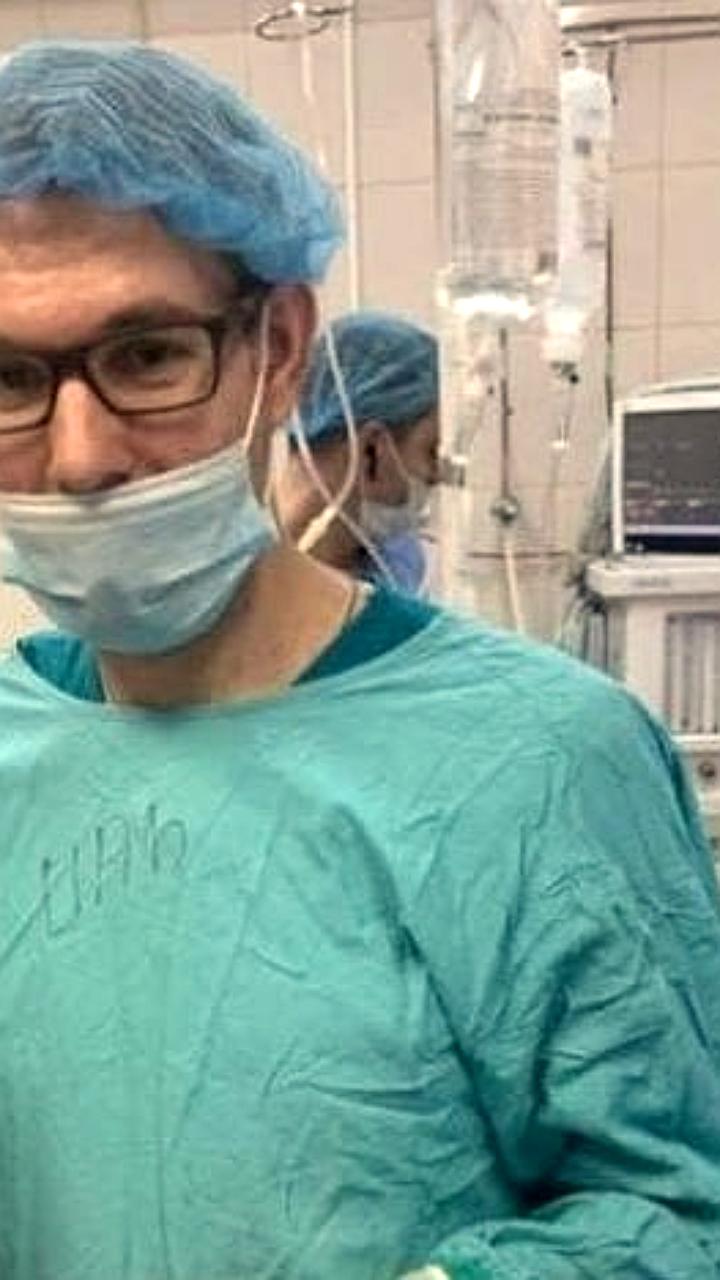 В Красногорске хирурги успешно извлекли стакан из прямой кишки пациента