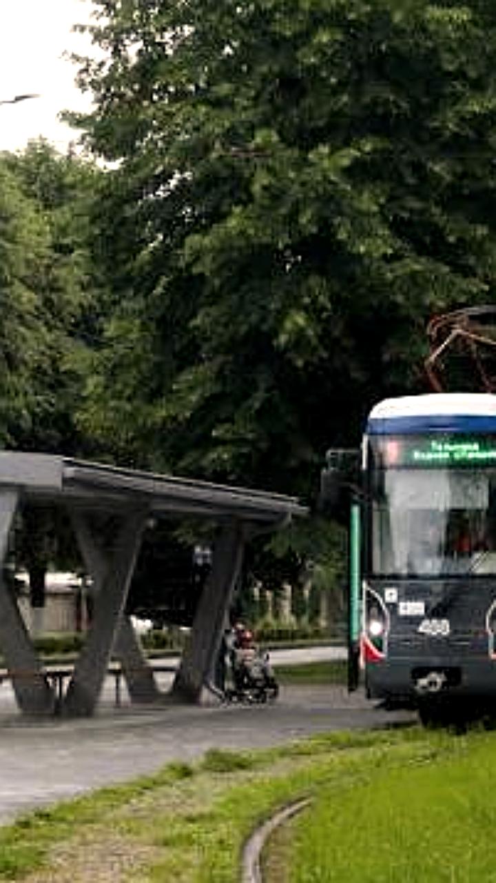 Приостановка движения трамваев во Владикавказе из-за неисправности силового кабеля