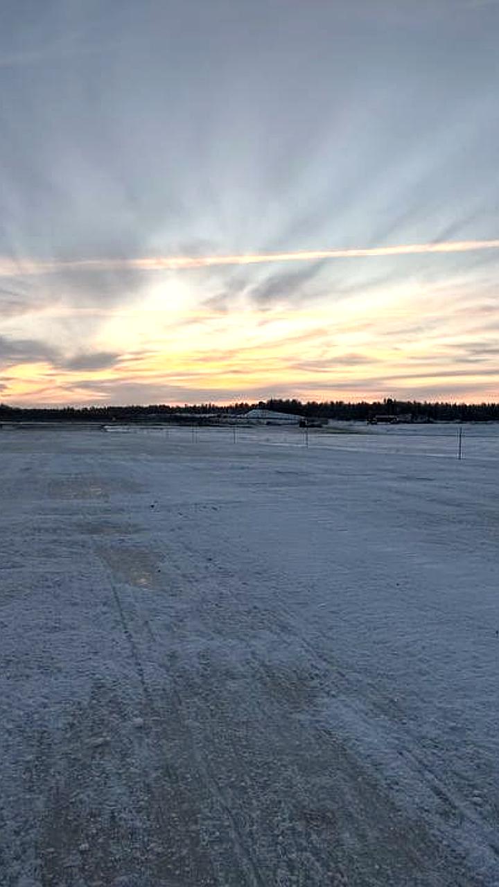 На Ямале началось обустройство ледовой переправы между Салехардом и Лабытнанги