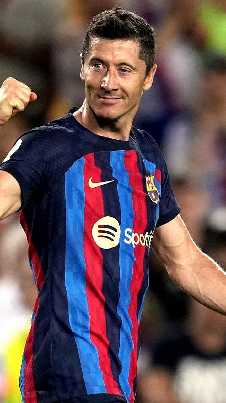 Барселона просила Левандовского сократить количество голов для экономии