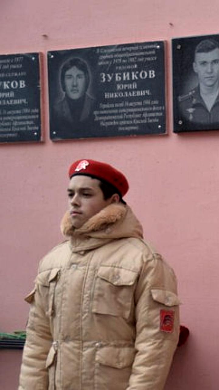 В Иркутске и Ставрополье открыли мемориальные баннеры и доски в честь героев СВО