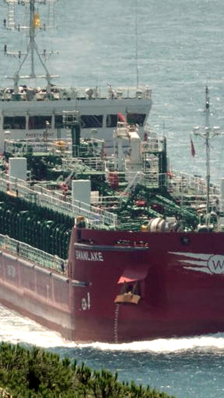 На танкере Swanlake в Мраморном море произошла утечка топлива: один моряк погиб, двое госпитализированы