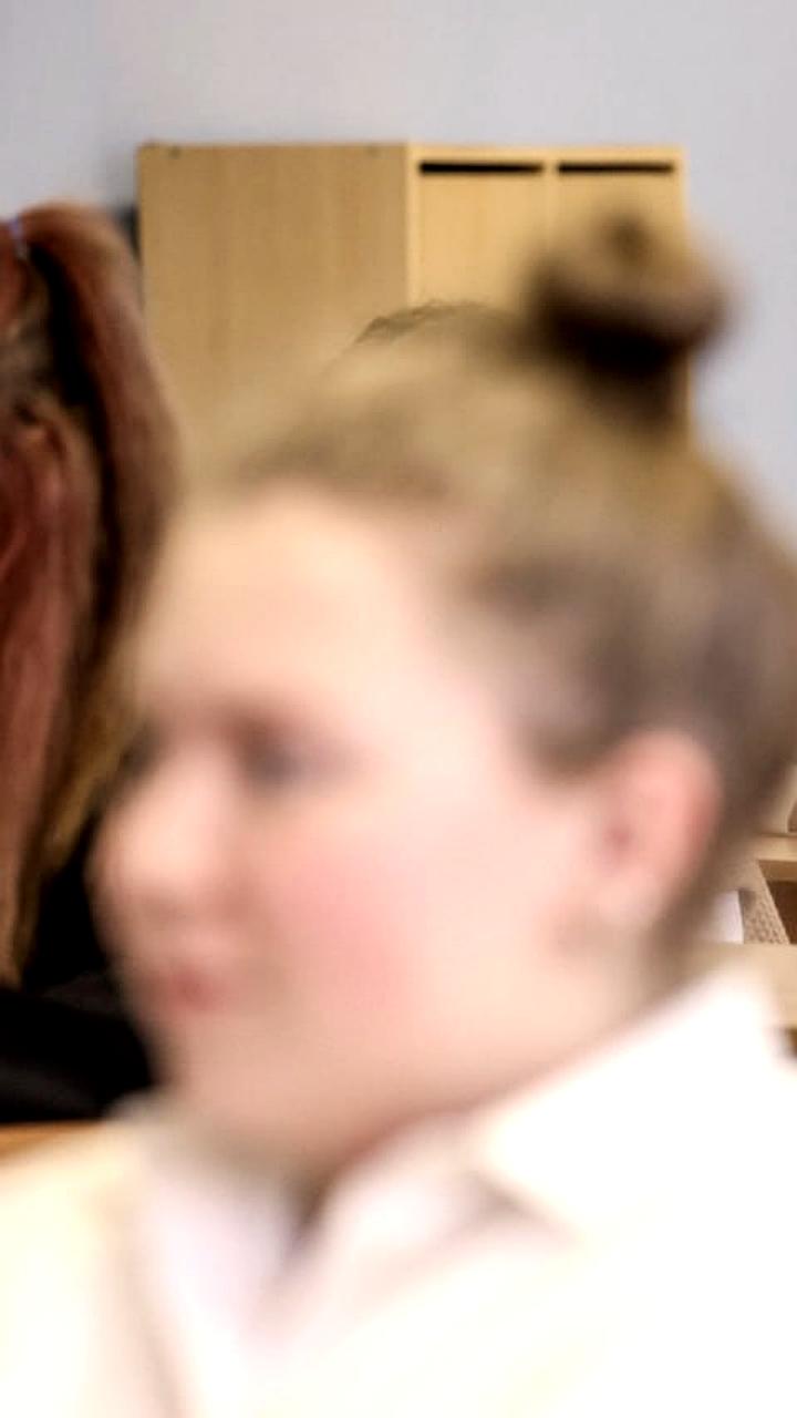 Обсуждение рисков эскорта для школьниц на родительских собраниях