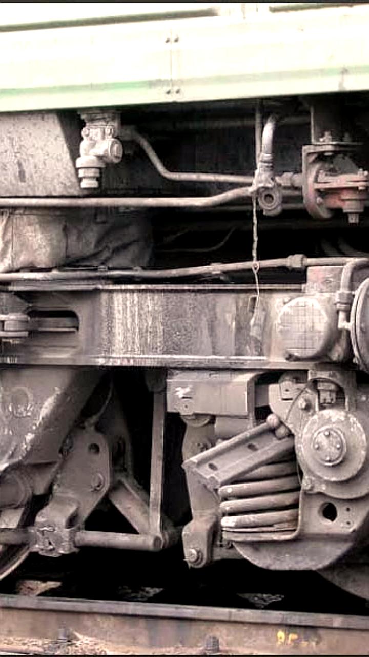 Сход грузового поезда в Иркутской области задержал движение пассажирских поездов