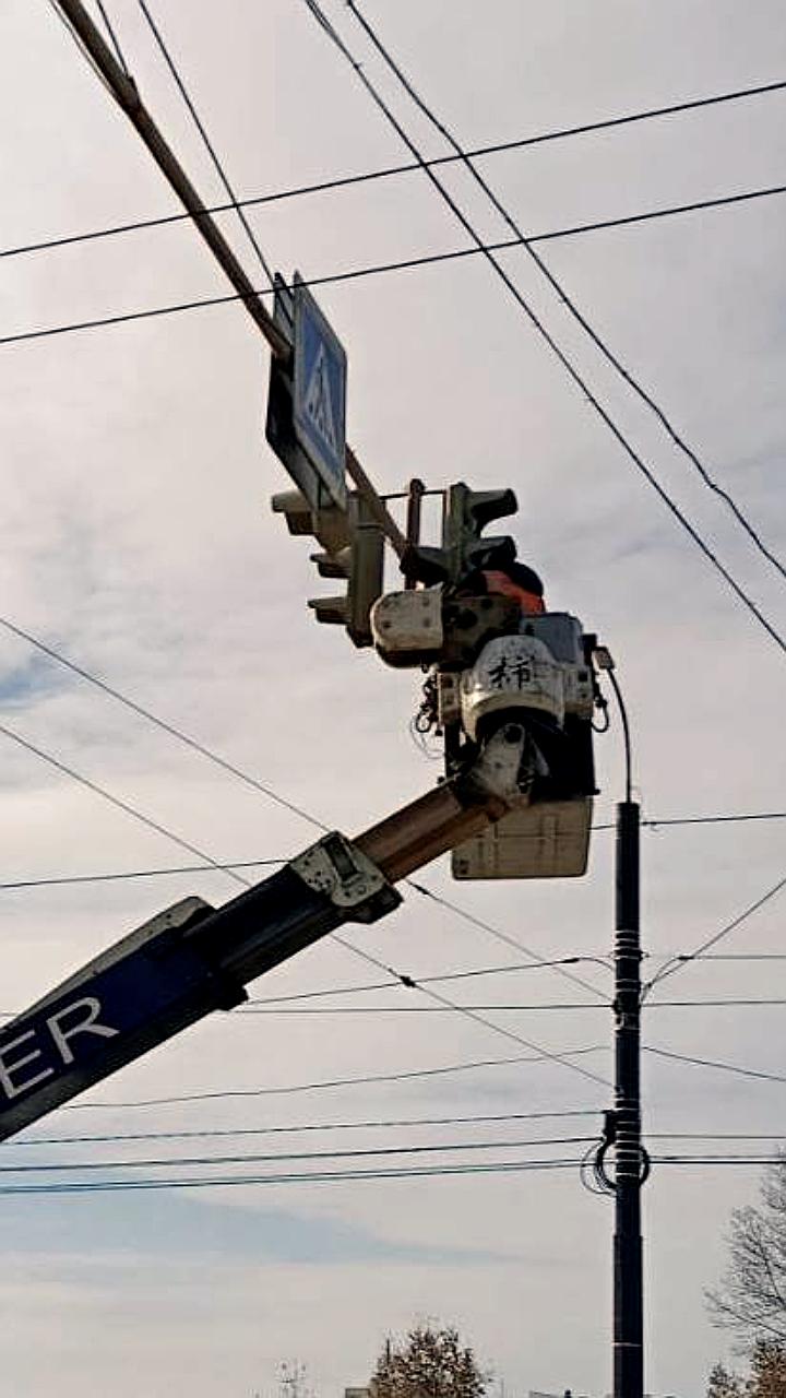 ДТП на перекрестке в Тюмени и замена светофоров в Хабаровске