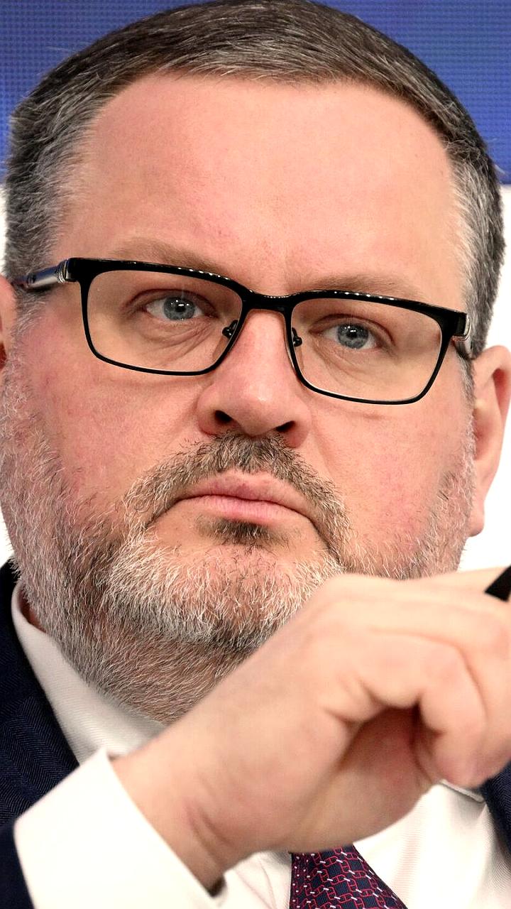 Разработка комплексной программы по демографическому развитию: инициативы депутатов и партий