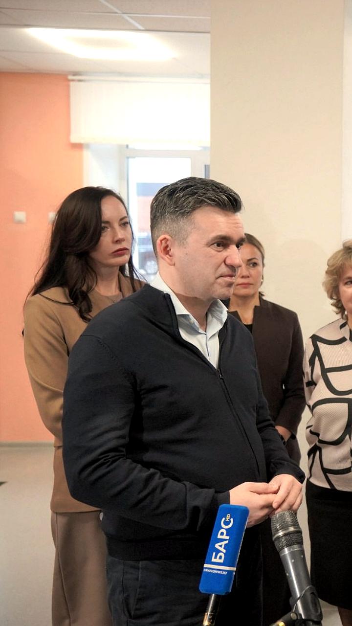 Губернатор Воскресенский проверил обновление школы в Родниках