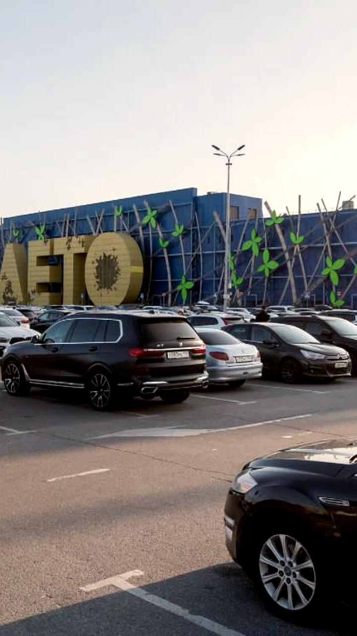 ТРК Лето расширяет развлекательные возможности с новым падел комплексом и уличным бассейном